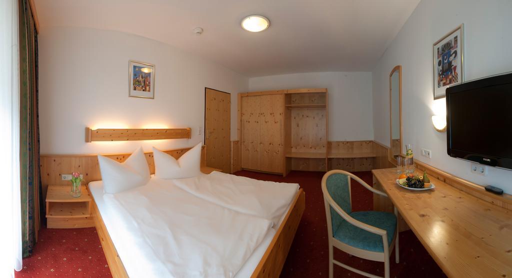 One-Bedroom Apartment with Balcony,1275410329:JPEG