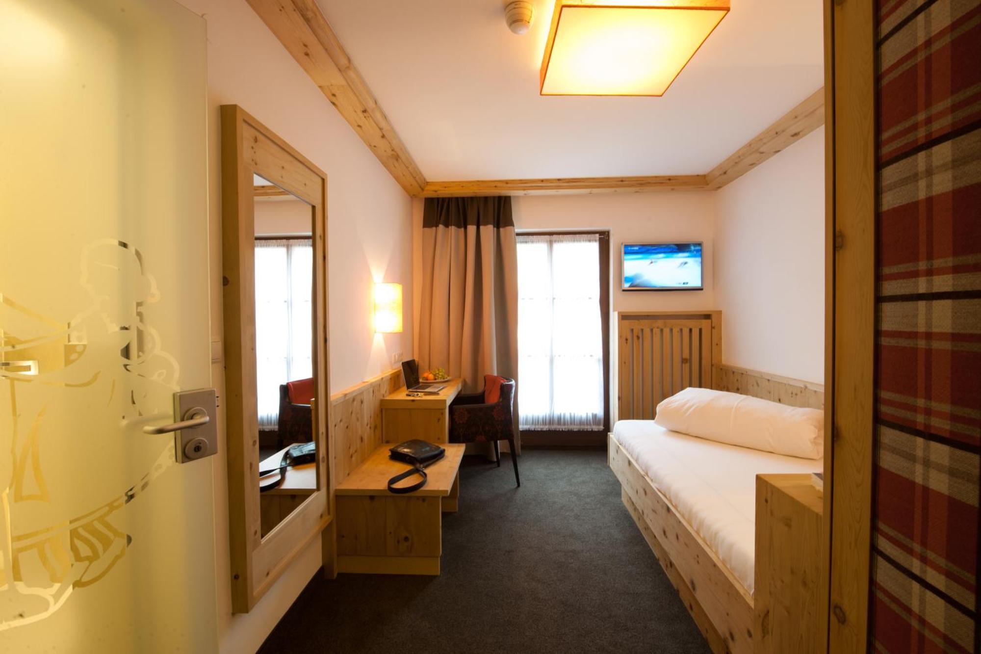 Single Room,111987846:JPEG